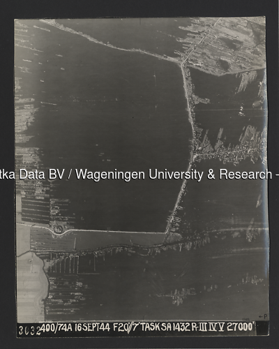 Luchtfoto Loosdrecht (1944) uit de collectie Wageningen University WOII