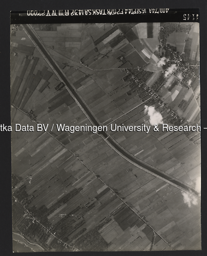 Luchtfoto Houten (1944) uit de collectie Wageningen University WOII