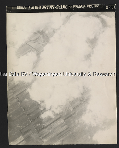 Luchtfoto Zevenhuizen (1944) uit de collectie Wageningen University WOII