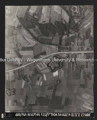 Luchtfoto Bunnik (1944) uit de collectie Wageningen University WOII