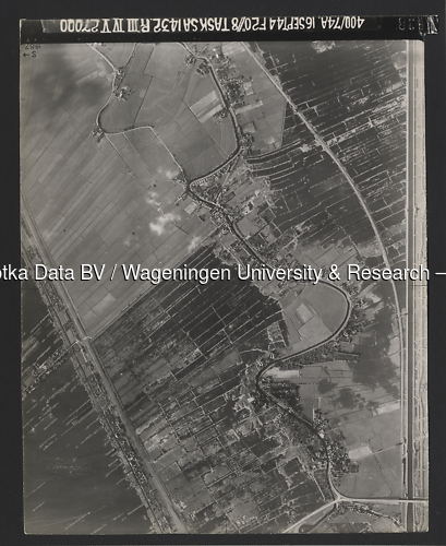 Luchtfoto Baambrugge (1944) uit de collectie Wageningen University WOII