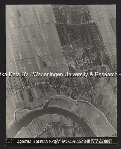 Luchtfoto Lopik (1944) uit de collectie Wageningen University WOII