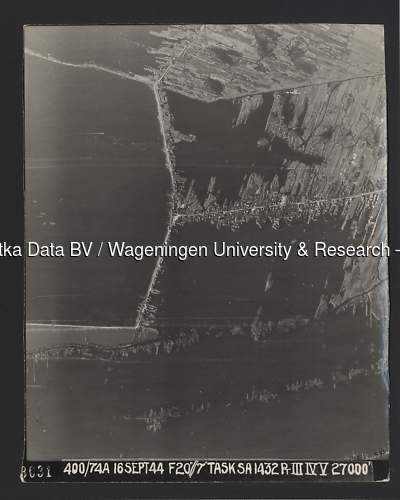 Luchtfoto Loosdrecht (1944) uit de collectie Wageningen University WOII