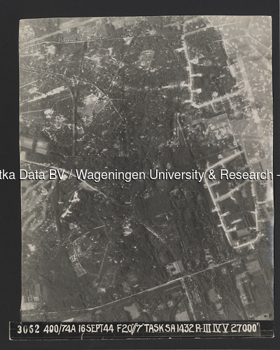 Luchtfoto Bosch en Duin (1944) uit de collectie Wageningen University WOII