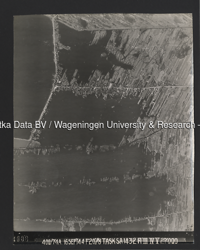 Luchtfoto Loosdrecht (1944) uit de collectie Wageningen University WOII