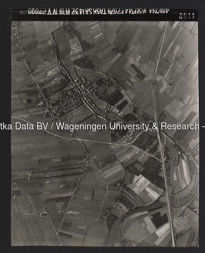 Luchtfoto IJsselstein (1944) uit de collectie Wageningen University WOII
