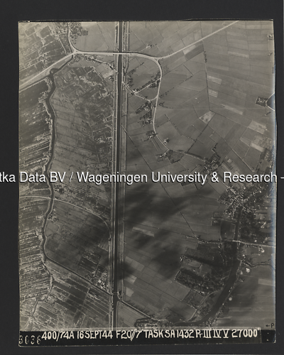 Luchtfoto Vreeland (1944) uit de collectie Wageningen University WOII