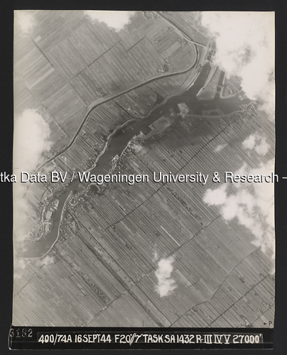 Luchtfoto Gouderak (1944) uit de collectie Wageningen University WOII
