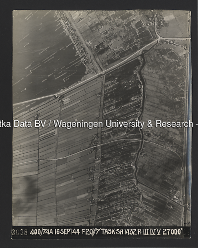 Luchtfoto Nieuwer Ter Aa (1944) uit de collectie Wageningen University WOII