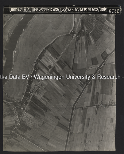 Luchtfoto Lexmond (1944) uit de collectie Wageningen University WOII