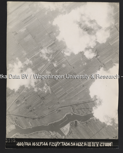 Luchtfoto Moordrecht (1944) uit de collectie Wageningen University WOII