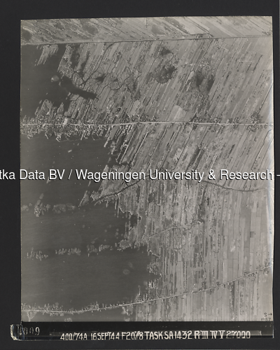 Luchtfoto Loosdrecht (1944) uit de collectie Wageningen University WOII