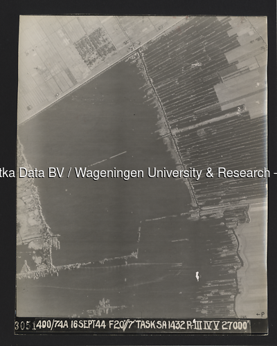 Luchtfoto Breukeleveen (1944) uit de collectie Wageningen University WOII