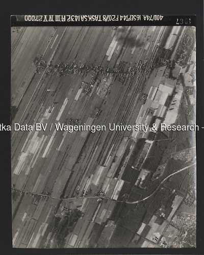Luchtfoto Maartensdijk (1944) uit de collectie Wageningen University WOII