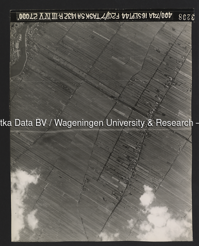 Luchtfoto Berkenwoude (1944) uit de collectie Wageningen University WOII
