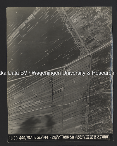 Luchtfoto Vinkeveen (1944) uit de collectie Wageningen University WOII