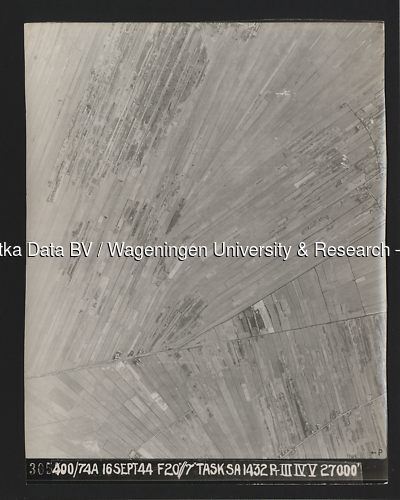 Luchtfoto Tienhoven (1944) uit de collectie Wageningen University WOII