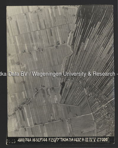 Luchtfoto Waverveen (1944) uit de collectie Wageningen University WOII