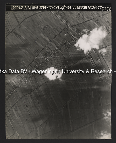 Luchtfoto Stolwijk (1944) uit de collectie Wageningen University WOII