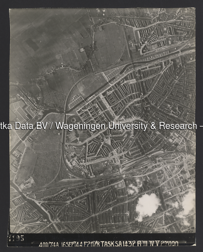 Luchtfoto Rotterdam (1944) uit de collectie Wageningen University WOII
