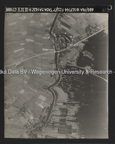 Luchtfoto Vreeland (1944) uit de collectie Wageningen University WOII