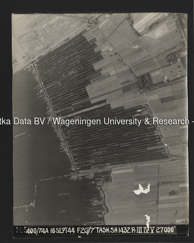 Luchtfoto Breukelen (1944) uit de collectie Wageningen University WOII