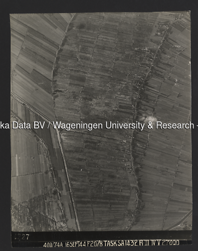 Luchtfoto Lexmond (1944) uit de collectie Wageningen University WOII