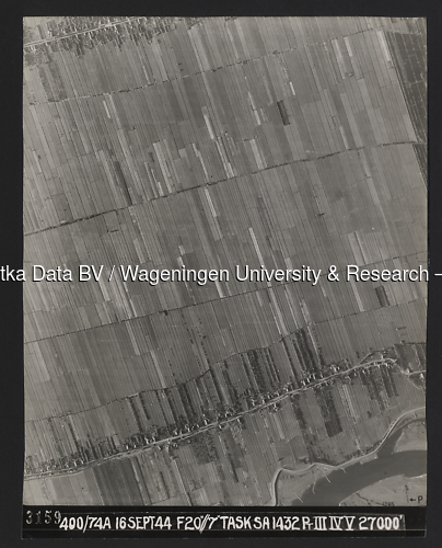 Luchtfoto Lopik (1944) uit de collectie Wageningen University WOII