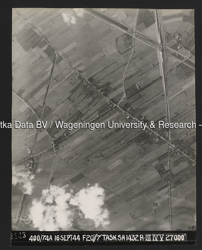Luchtfoto Schalkwijk (1944) uit de collectie Wageningen University WOII