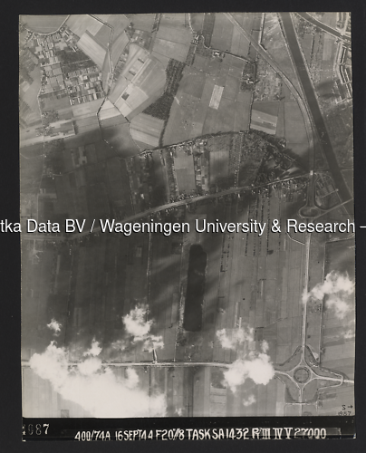 Luchtfoto De Meern (1944) uit de collectie Wageningen University WOII