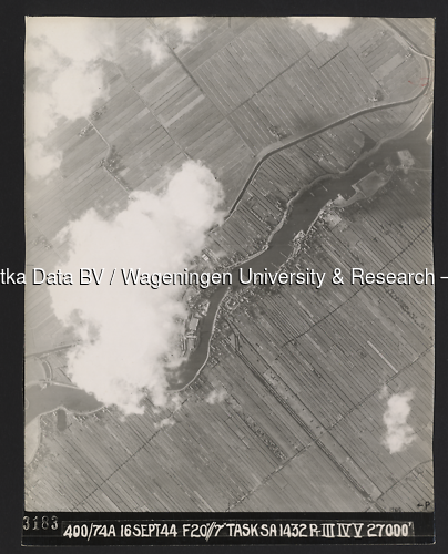 Luchtfoto Moordrecht (1944) uit de collectie Wageningen University WOII