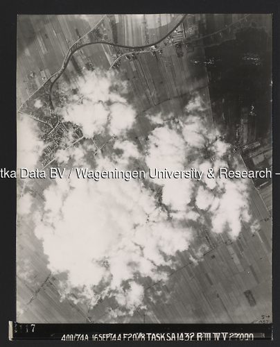 Luchtfoto Montfoort (1944) uit de collectie Wageningen University WOII