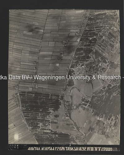 Luchtfoto Nieuwer Ter Aa (1944) uit de collectie Wageningen University WOII