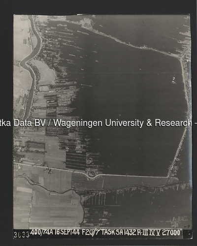 Luchtfoto Loosdrecht (1944) uit de collectie Wageningen University WOII