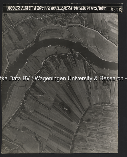 Luchtfoto Lexmond (1944) uit de collectie Wageningen University WOII