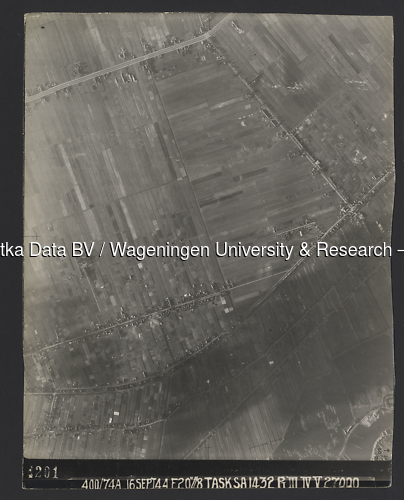Luchtfoto Rotterdam (1944) uit de collectie Wageningen University WOII