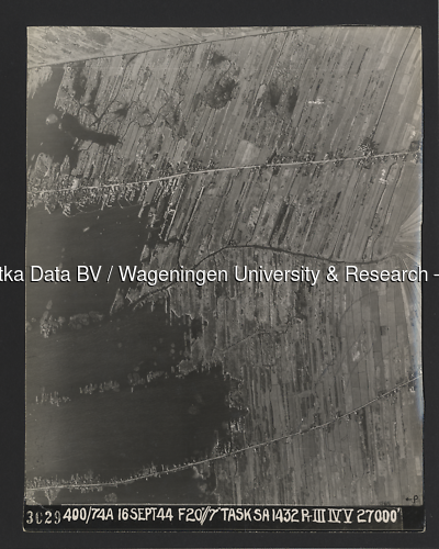 Luchtfoto Loosdrecht (1944) uit de collectie Wageningen University WOII