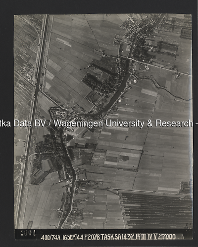 Luchtfoto Vreeland (1944) uit de collectie Wageningen University WOII