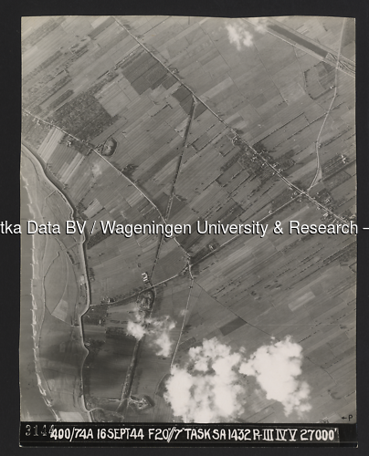 Luchtfoto Tull en 't Waal (1944) uit de collectie Wageningen University WOII