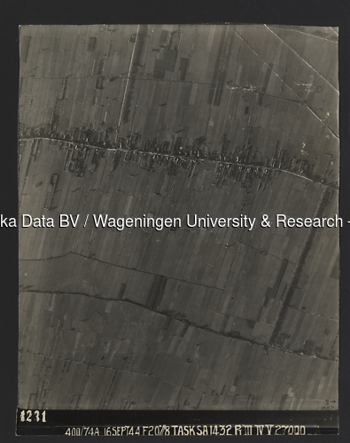 Luchtfoto Hei- en Boeicop (1944) uit de collectie Wageningen University WOII