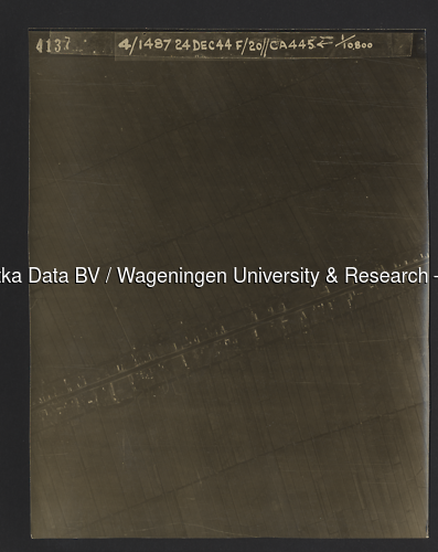 Luchtfoto Brandwijk (1944) uit de collectie Wageningen University WOII