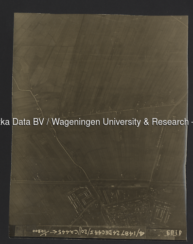 Luchtfoto Leerdam (1944) uit de collectie Wageningen University WOII
