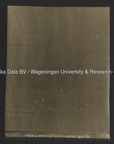 Luchtfoto Noordeloos (1944) uit de collectie Wageningen University WOII