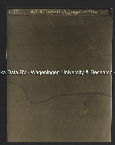 Luchtfoto Nieuw-Lekkerland (1944) uit de collectie Wageningen University WOII