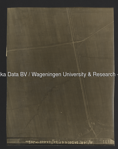 Luchtfoto Giessenburg (1944) uit de collectie Wageningen University WOII