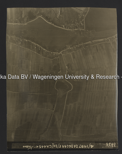 Luchtfoto Spijk (1944) uit de collectie Wageningen University WOII