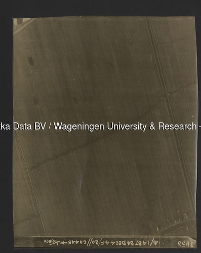 Luchtfoto Giessenburg (1944) uit de collectie Wageningen University WOII