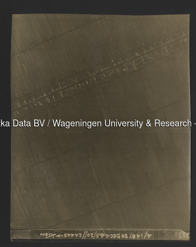 Luchtfoto Molenaarsgraaf (1944) uit de collectie Wageningen University WOII
