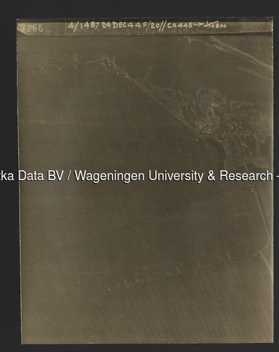 Luchtfoto Groot-Ammers (1944) uit de collectie Wageningen University WOII