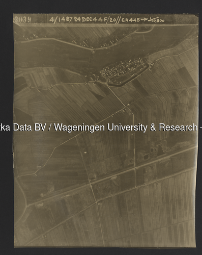 Luchtfoto Heukelum (1944) uit de collectie Wageningen University WOII